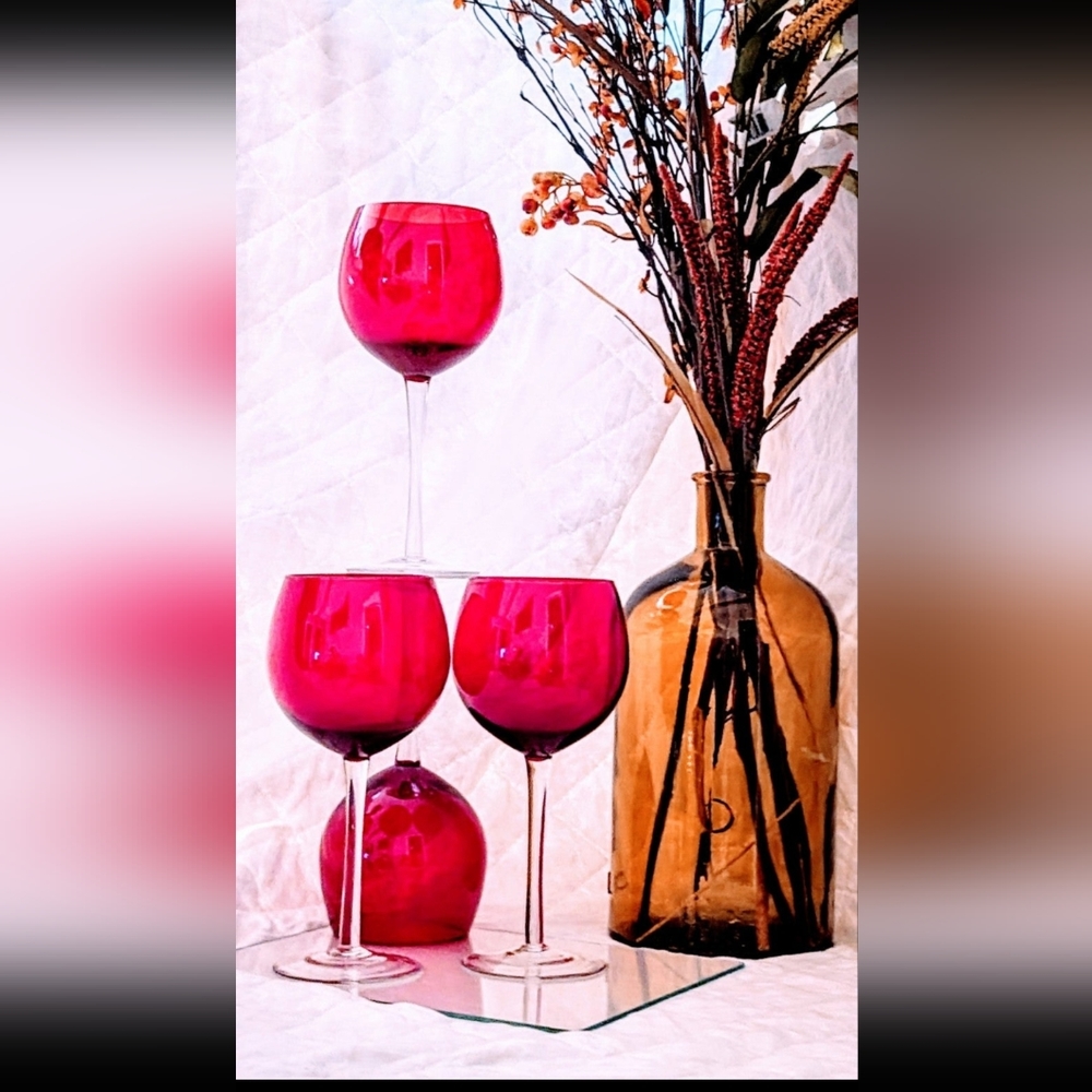Crate & Barrel 'Tilly' Wine Glasses (3) - Picture 2 of 2